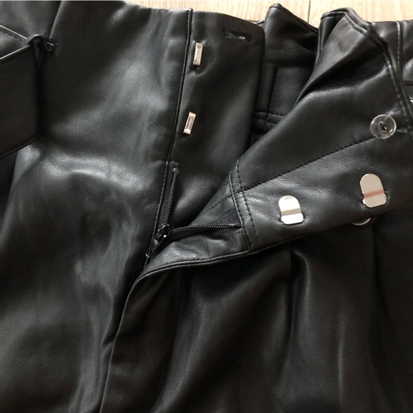 H&M Faux Leather High Waisted Paper Bag Pants with Belt in Black Size 4 - Picture 6 of 11